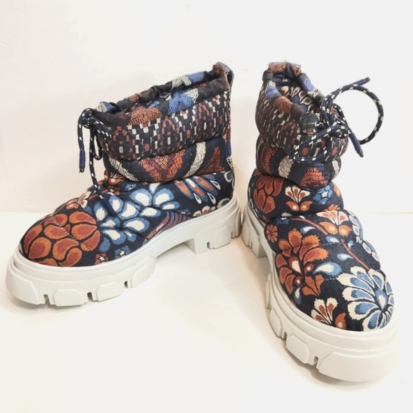 FARM RIO Lug Sole Puffer Bootie Pineapple Flower Women's 9 Chunky Floral Quilted - Picture 4 of 16